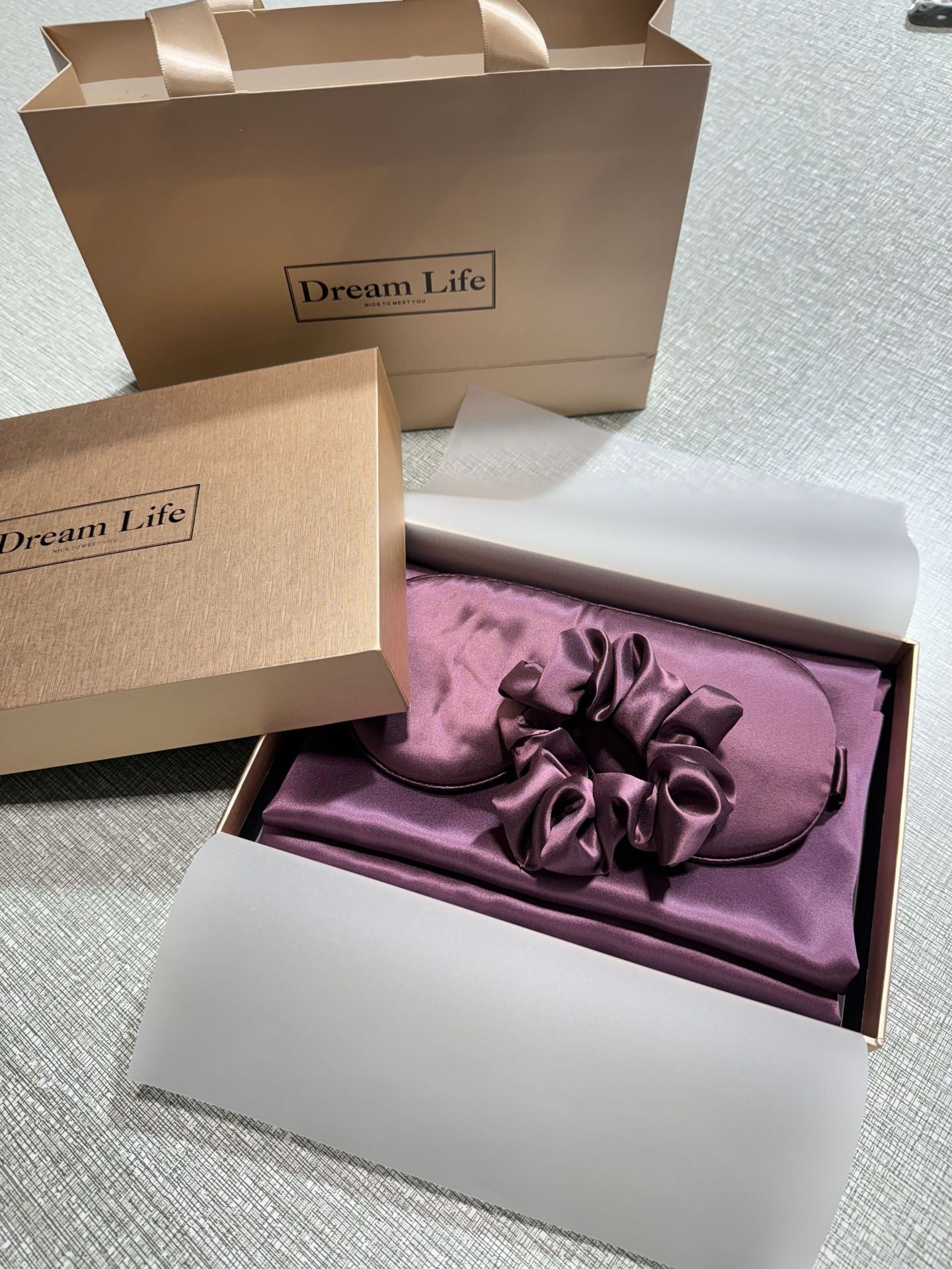 Elegantes 3-Teiliges Set aus Kissenbezug, Augenmaske und Haargummi