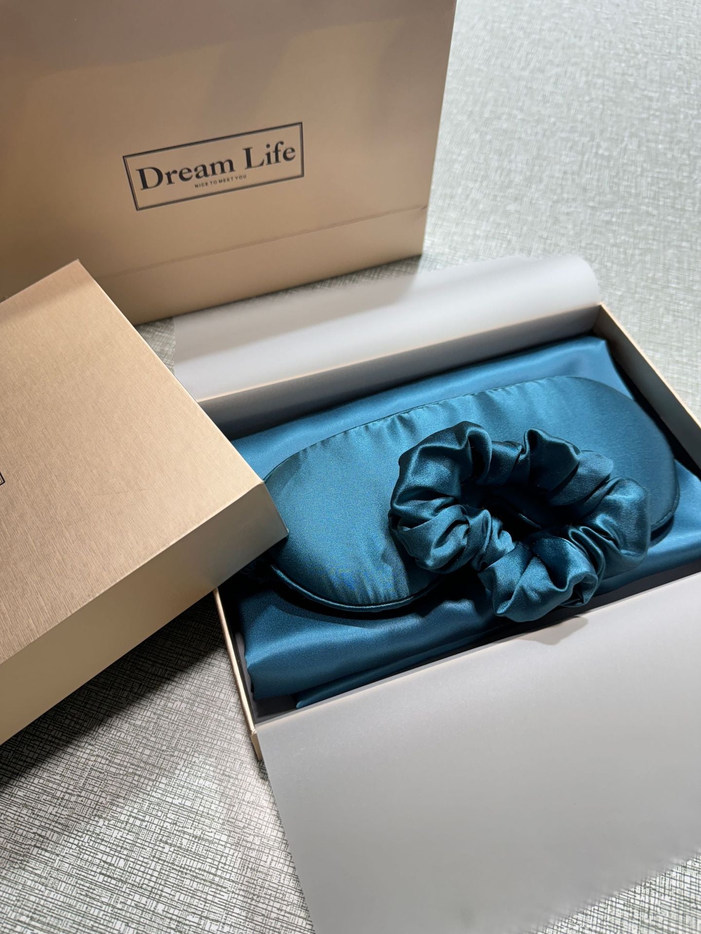 Elegantes 3-Teiliges Set aus Kissenbezug, Augenmaske und Haargummi