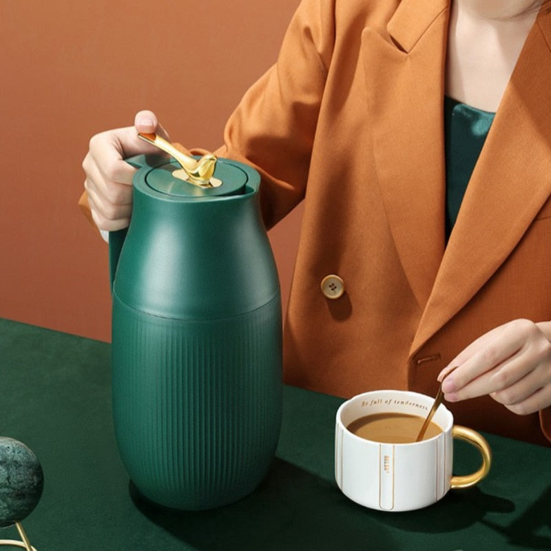 Heißer Riese Minimalistische Isolierte Thermoskanne