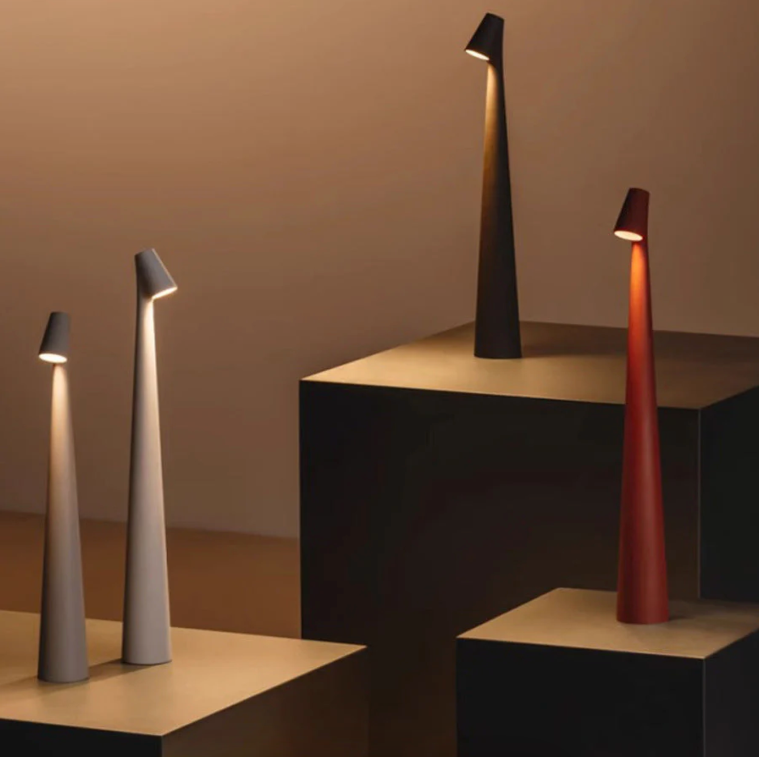 Zelara am Schreibtisch LED Nordlicht – 3 Intensitäten, kabelloses skandinavisches Design