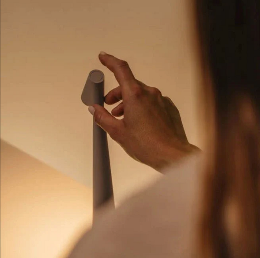 Zelara am Schreibtisch LED Nordlicht – 3 Intensitäten, kabelloses skandinavisches Design