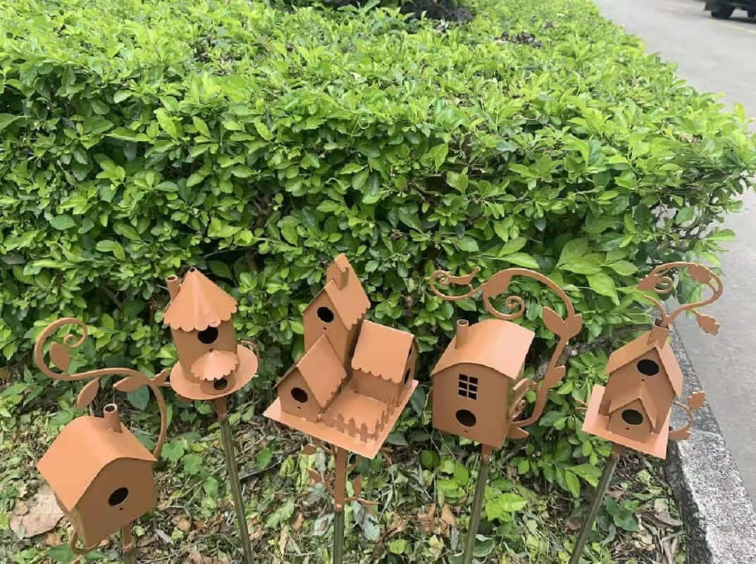 Metall-Vogelhaus auf Stecker für Garten