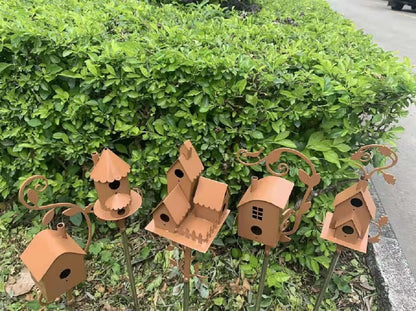 Metall-Vogelhaus auf Stecker für Garten