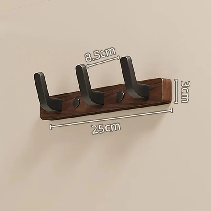 Minimalistischer wandmontierter Kleiderhaken mit Holz- und Metallkleiderhalter