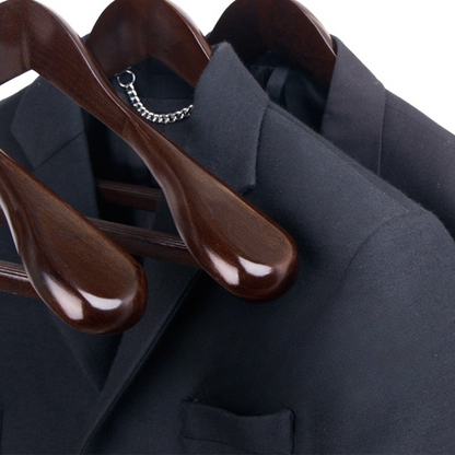 Luxe Kleiderbügel aus Holz