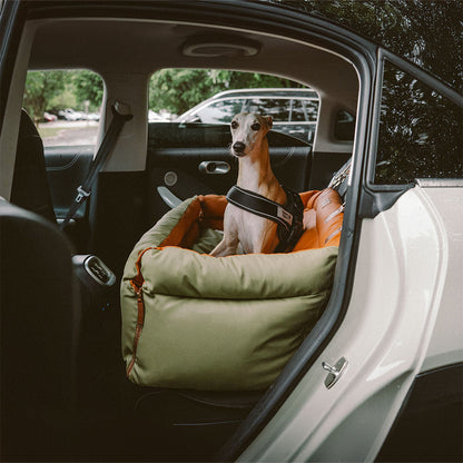 Hundeautositz aus Kunstleder - Sicherheit &amp; Stil | Urban Voyager