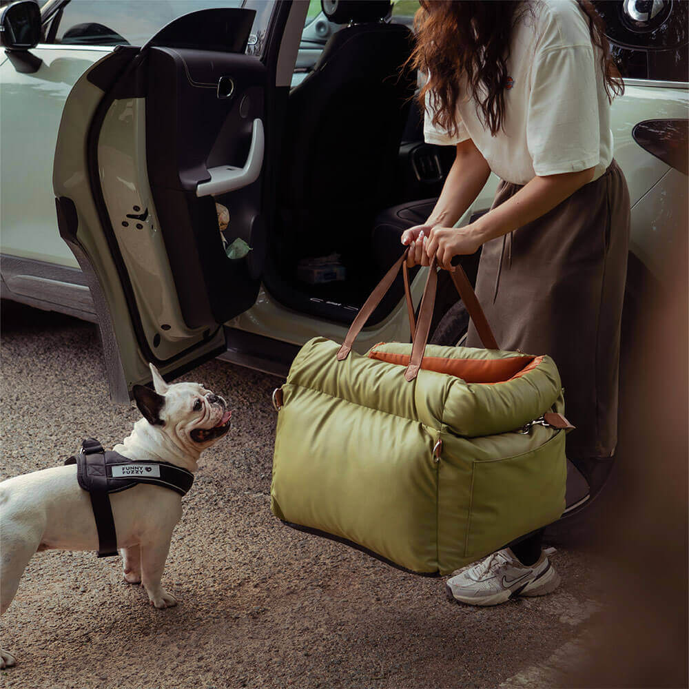 Hundeautositz aus Kunstleder - Sicherheit &amp; Stil | Urban Voyager