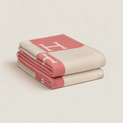 Zelara und Laine Cashmere Isabelle – Elegante und Weiche Decke für Raffiniertes Interieur