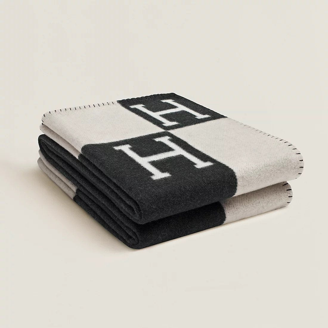 Zelara und Laine Cashmere Isabelle – Elegante und Weiche Decke für Raffiniertes Interieur