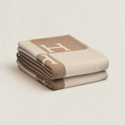 Zelara und Laine Cashmere Isabelle – Elegante und Weiche Decke für Raffiniertes Interieur