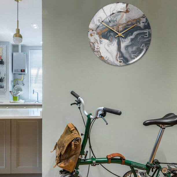 Elegante Wanduhr mit Marmor-Optik 30cm