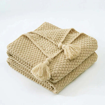 Kuschelige Strickdecke mit Fransen - Wohndecke aus weicher Wolle