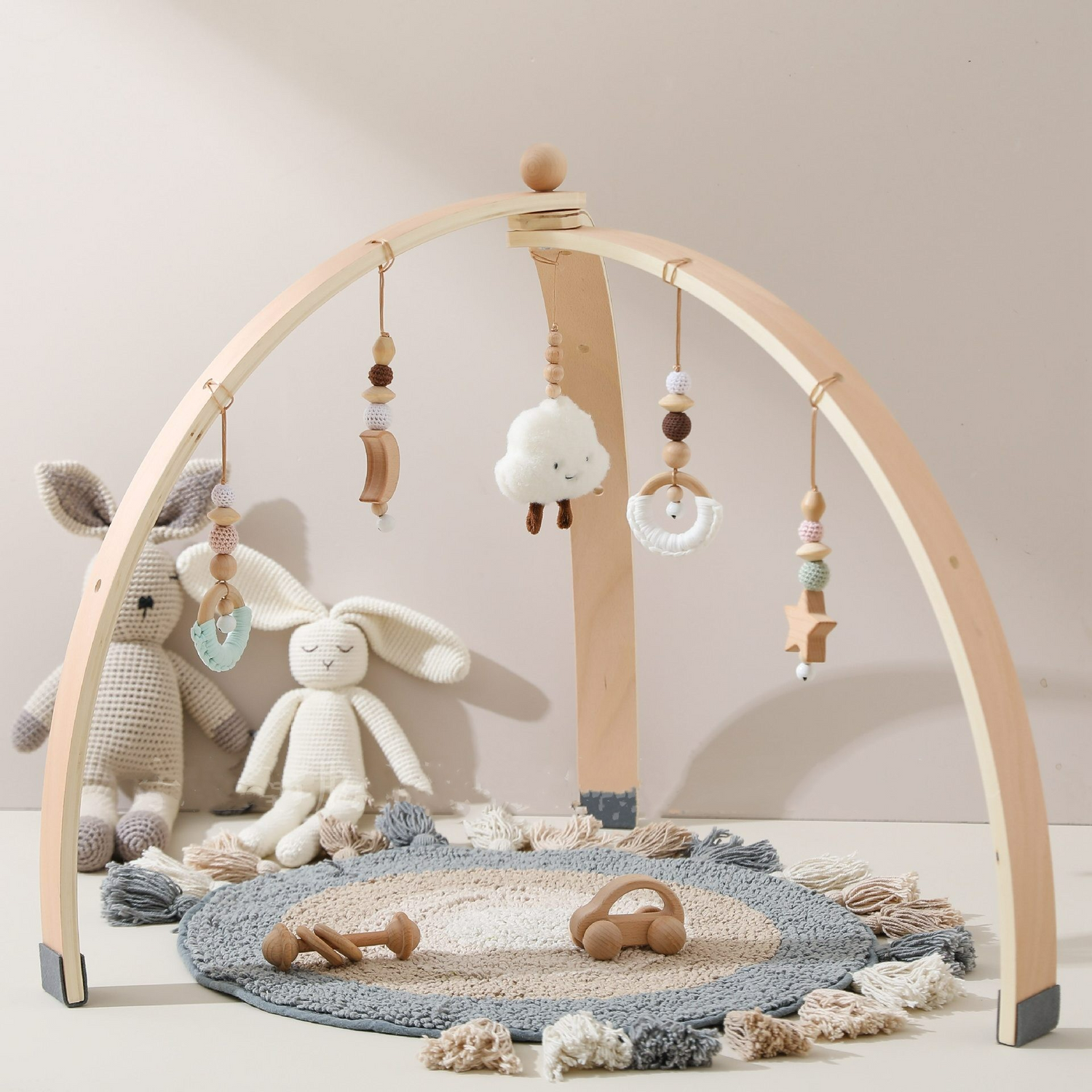 Baby Aktivitätsbogen aus Holz – Förderung durch Hängespielzeuge