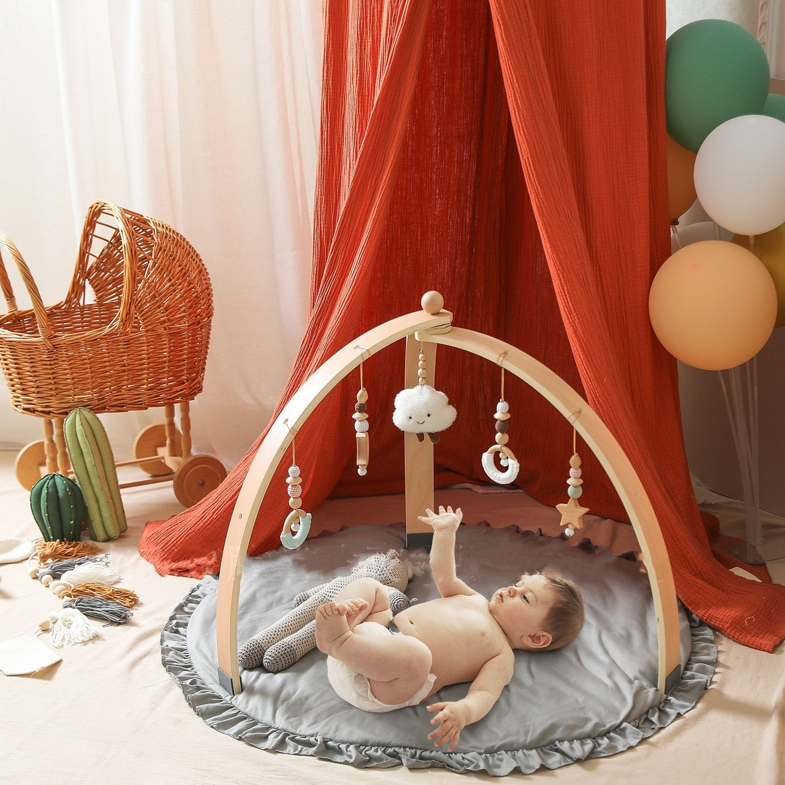 Baby Aktivitätsbogen aus Holz – Förderung durch Hängespielzeuge