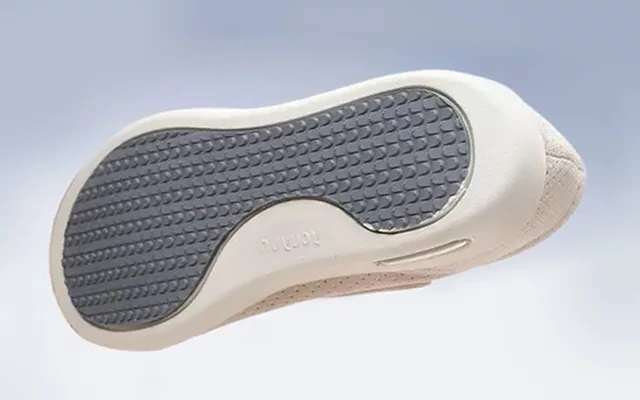 Breite Diabetikerschuhe für geschwollene Füße