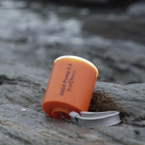 Kompakte Luftpumpe &amp; Taschenlampe