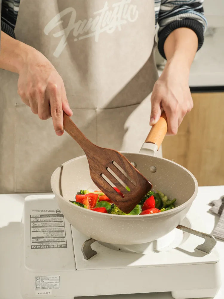 Natürliche Küchenhelfer aus Teak Holz - Nachhaltig &amp; Elegant