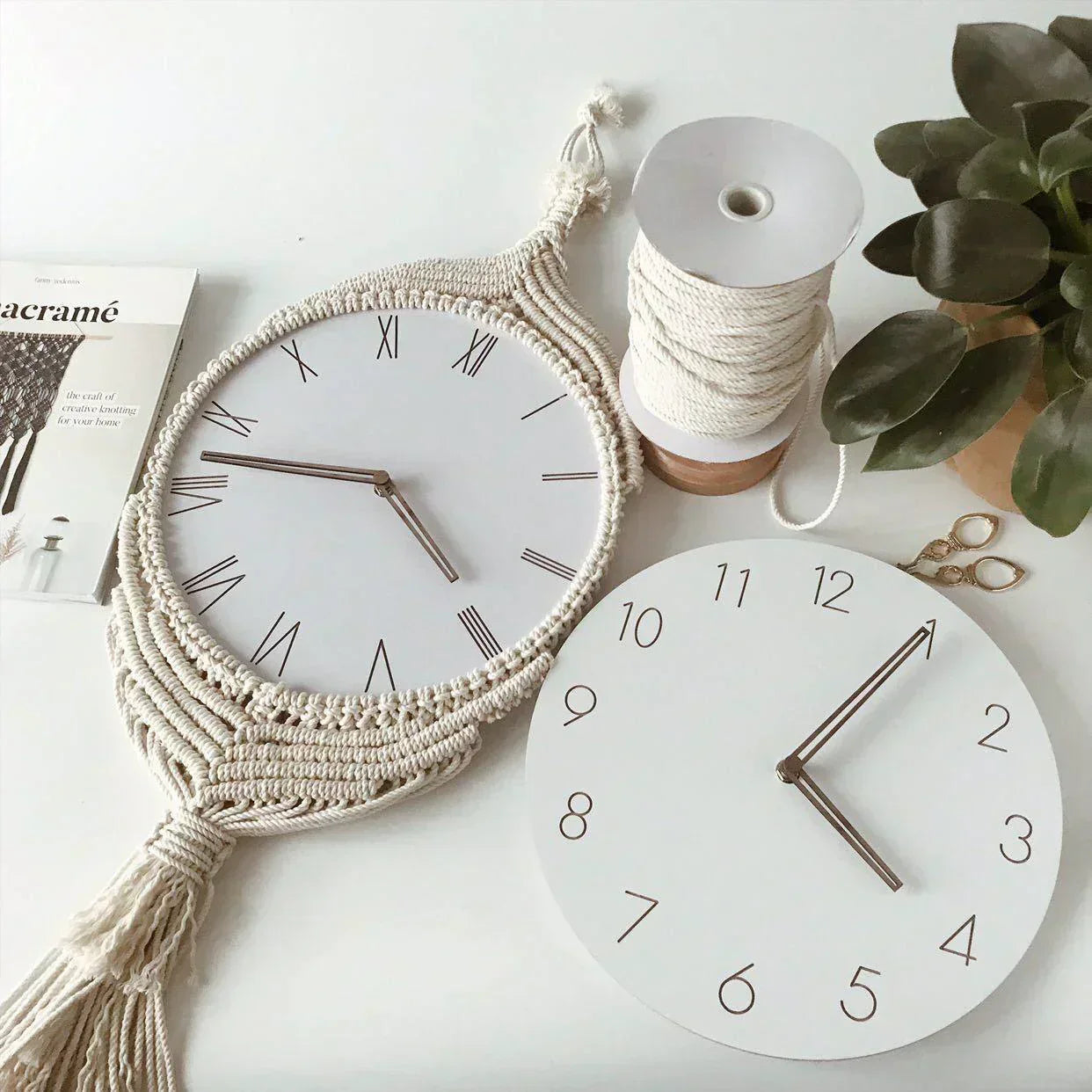 Wanduhr im Boho-Stil