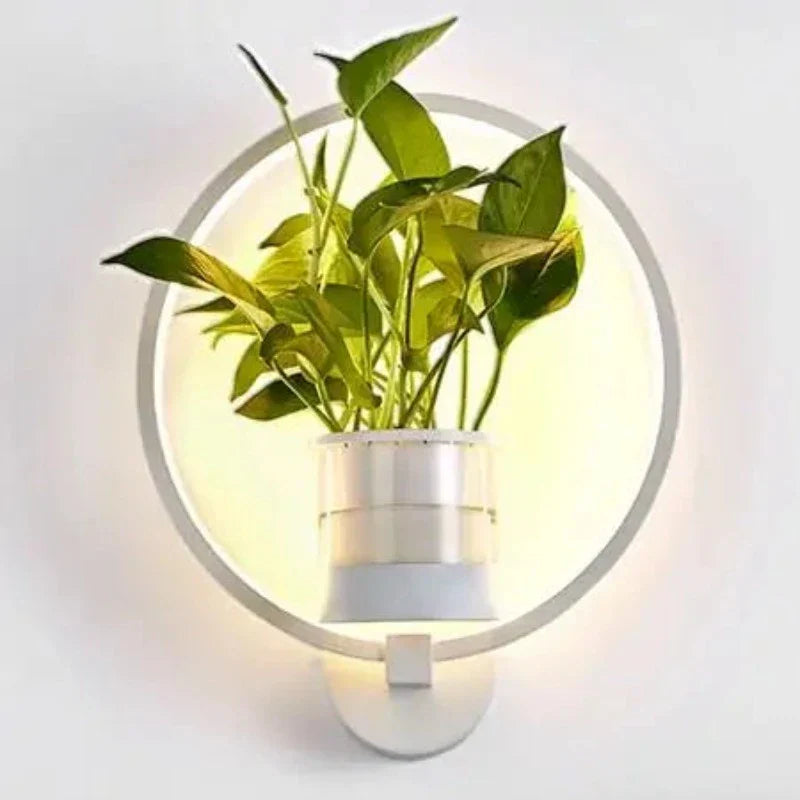 Moderne Wandleuchte mit Pflanzgefäß