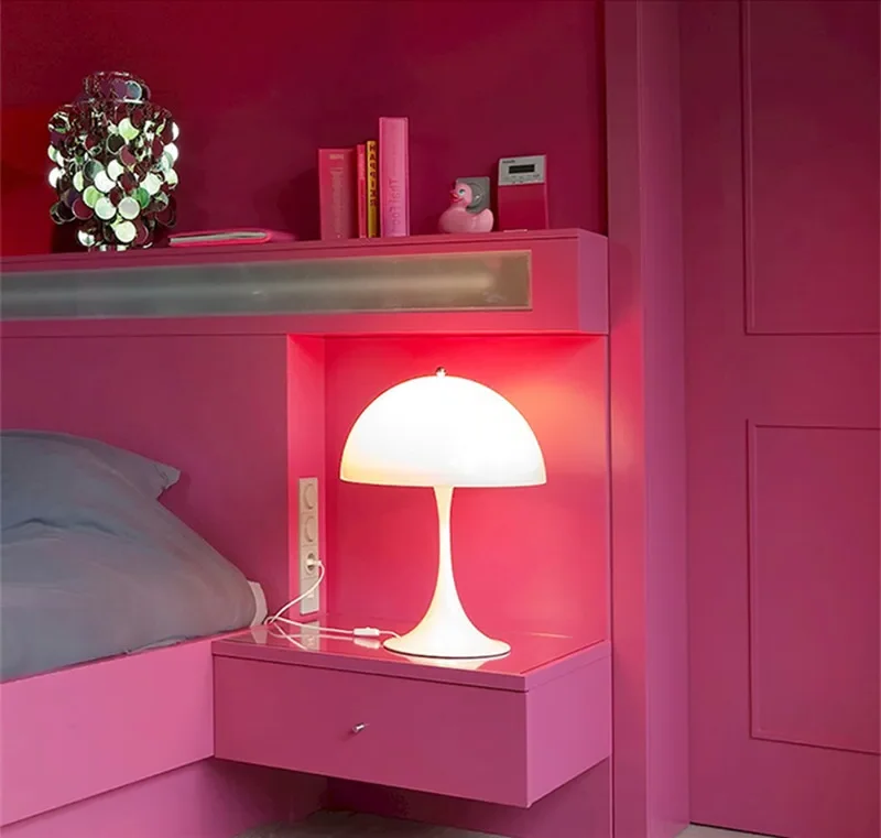 Retro Dänische Tischlampe/ Stehlampe - Ikonisches Pilzdesign für moderne Räume