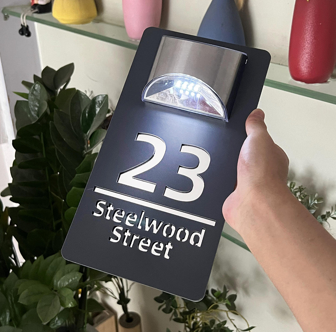 Personalisierte Solar-LED-Hausnummer | Wetterfest &amp; Energieeffizient