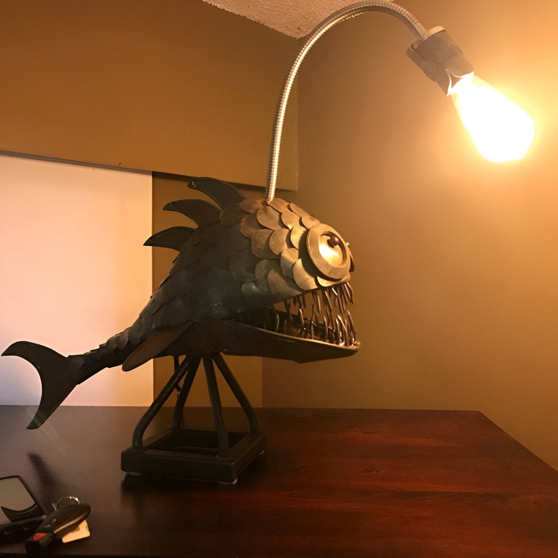 Steampunk Anglerfischlampe – Coole &amp; Ungewöhnliche Stehlampe für Ihr Zuhause