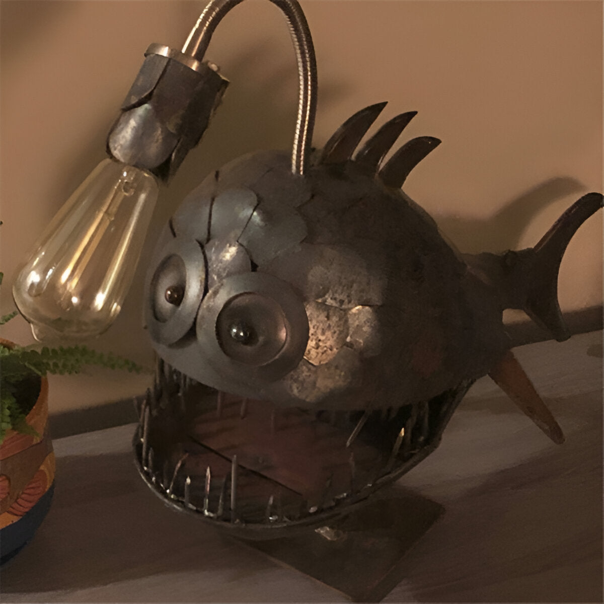 Steampunk Anglerfischlampe – Coole &amp; Ungewöhnliche Stehlampe für Ihr Zuhause